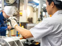 【2025最新】期間工の“リアルな実態”を公開｜年収・生活・口コミ・メーカー別特徴まで全まとめ